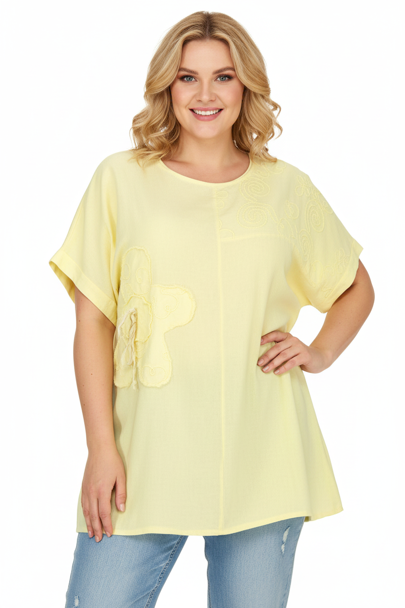 Жълта блуза на по-едра жена