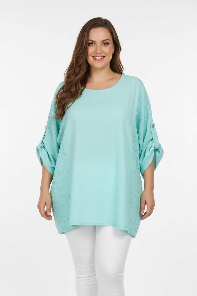 Мента блуза с бял панталон