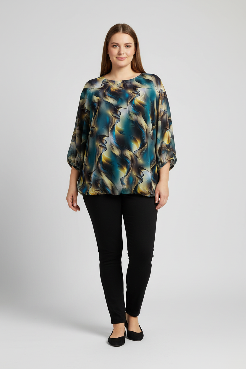 Блуза с абстрактен десен – на модел