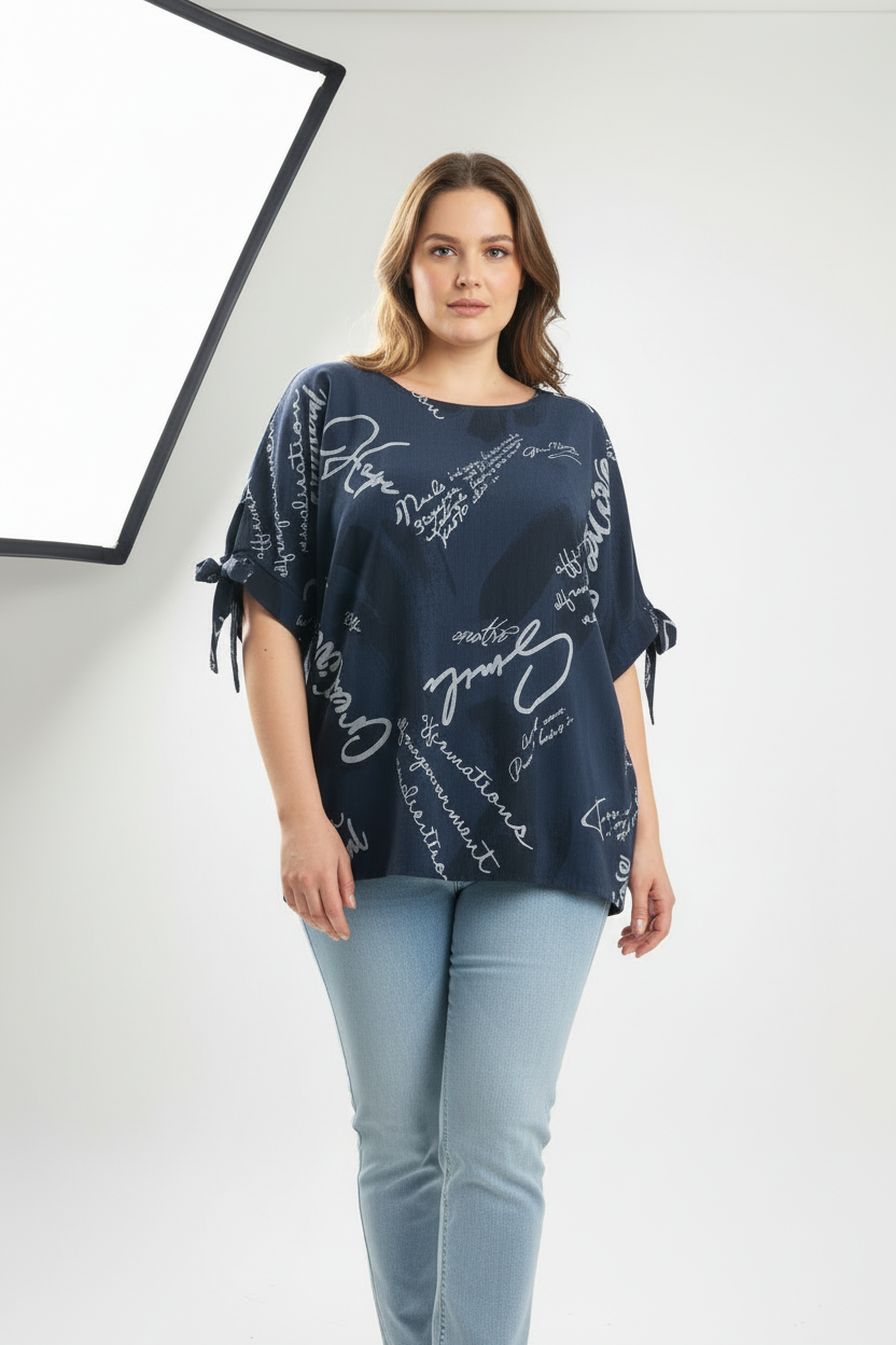 Тъмносиня блуза със светли дънки