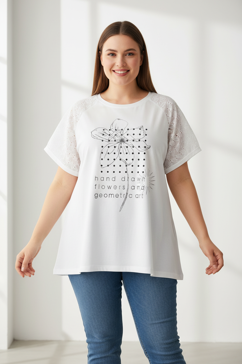 Бяла блуза с флорален принт на по-едра жена с дънки