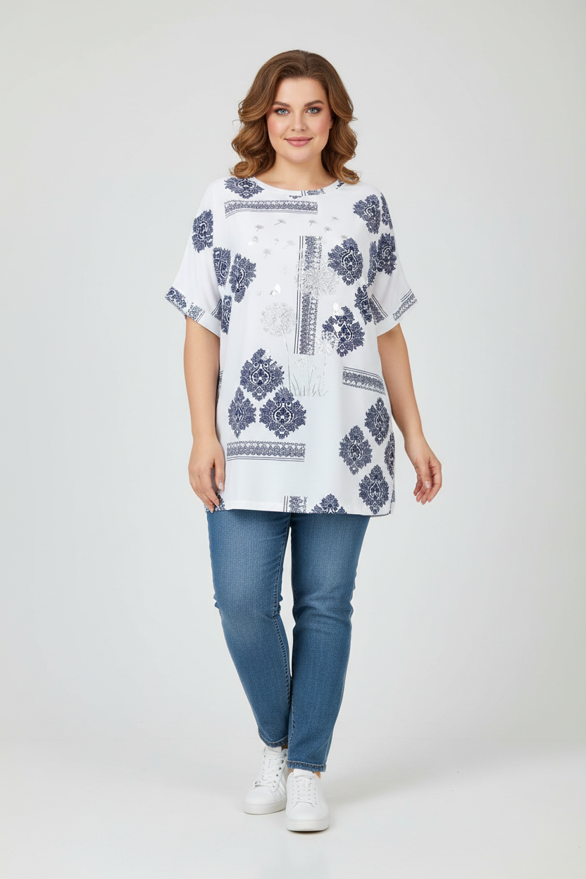 Туника с орнаменти и глухарчета върху по-едра жена