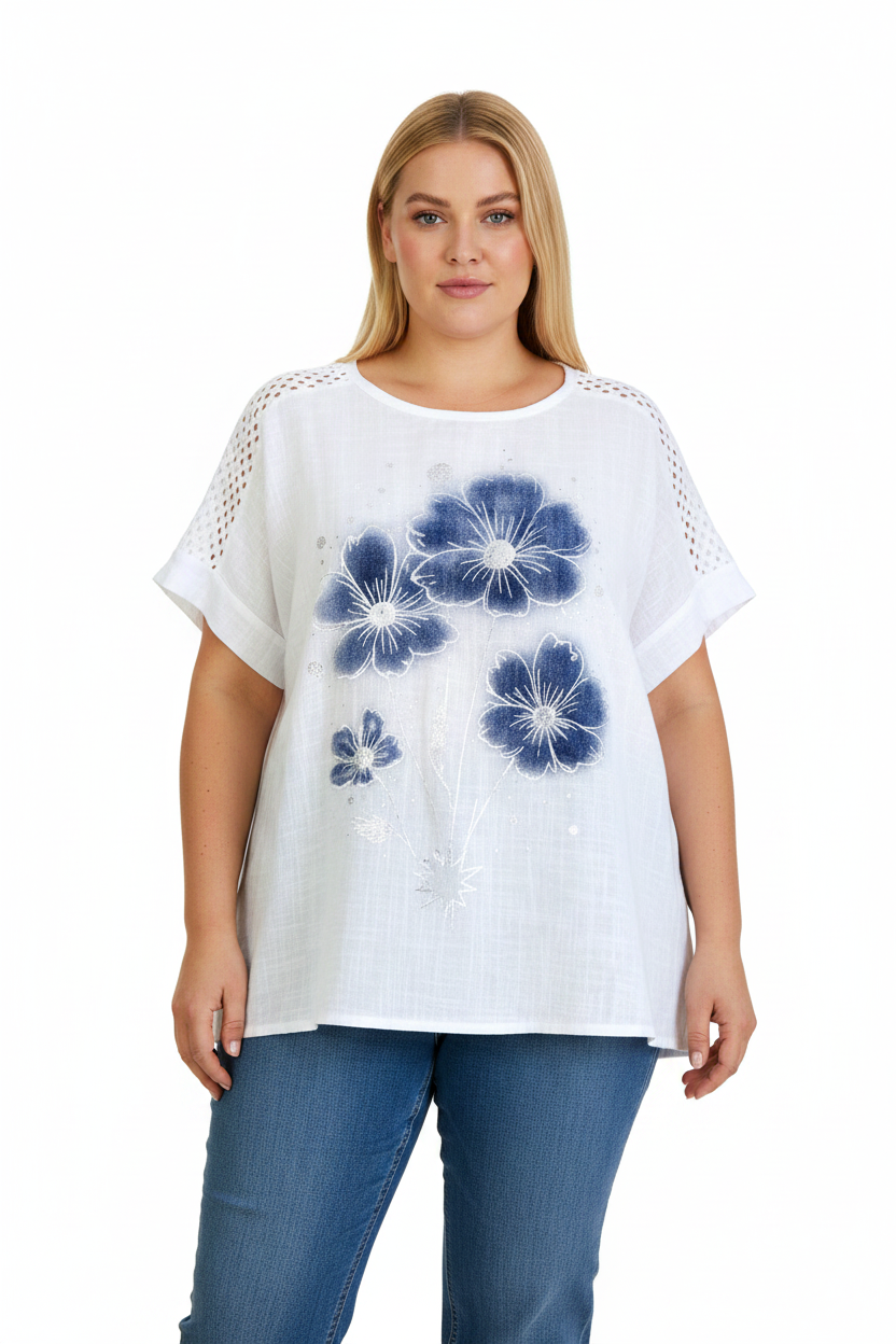 Бяла блуза с сини цветя — прав подгъв
