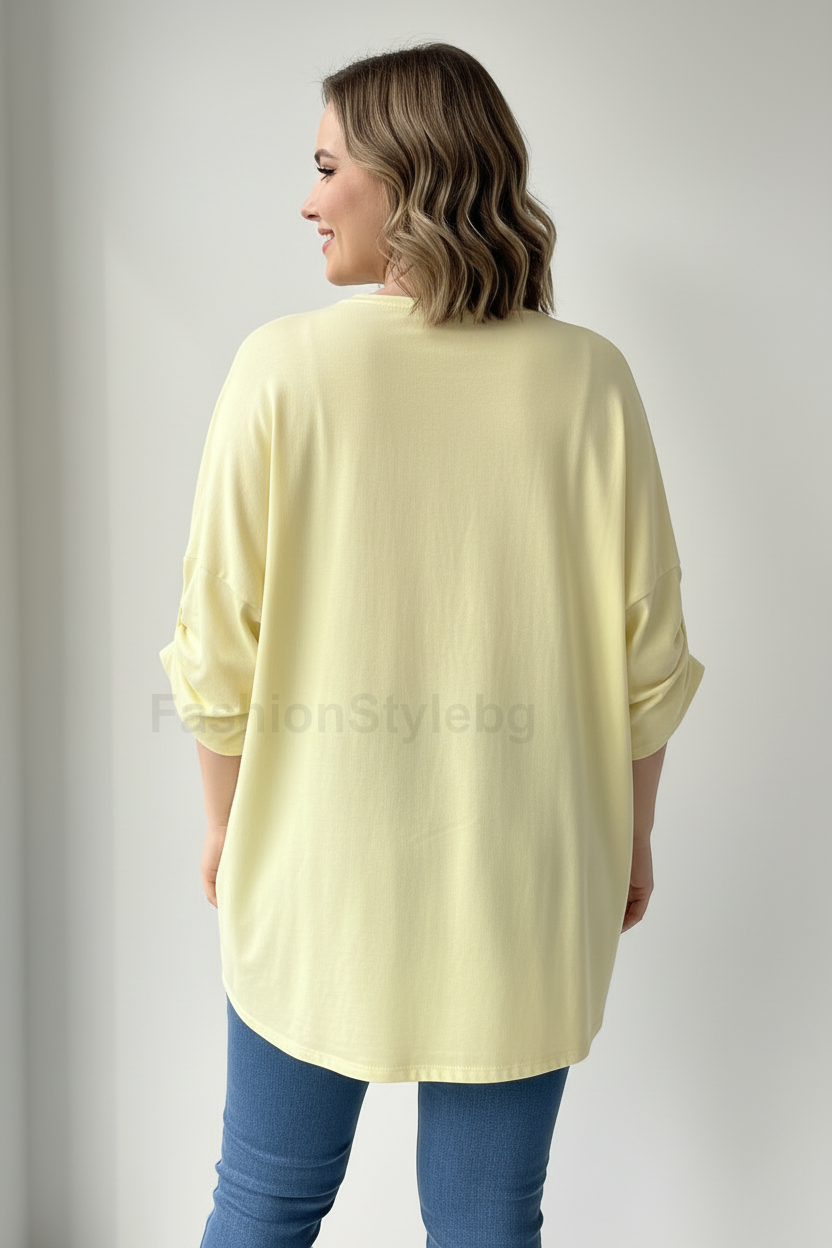 Изчистен гръб на жълта блуза