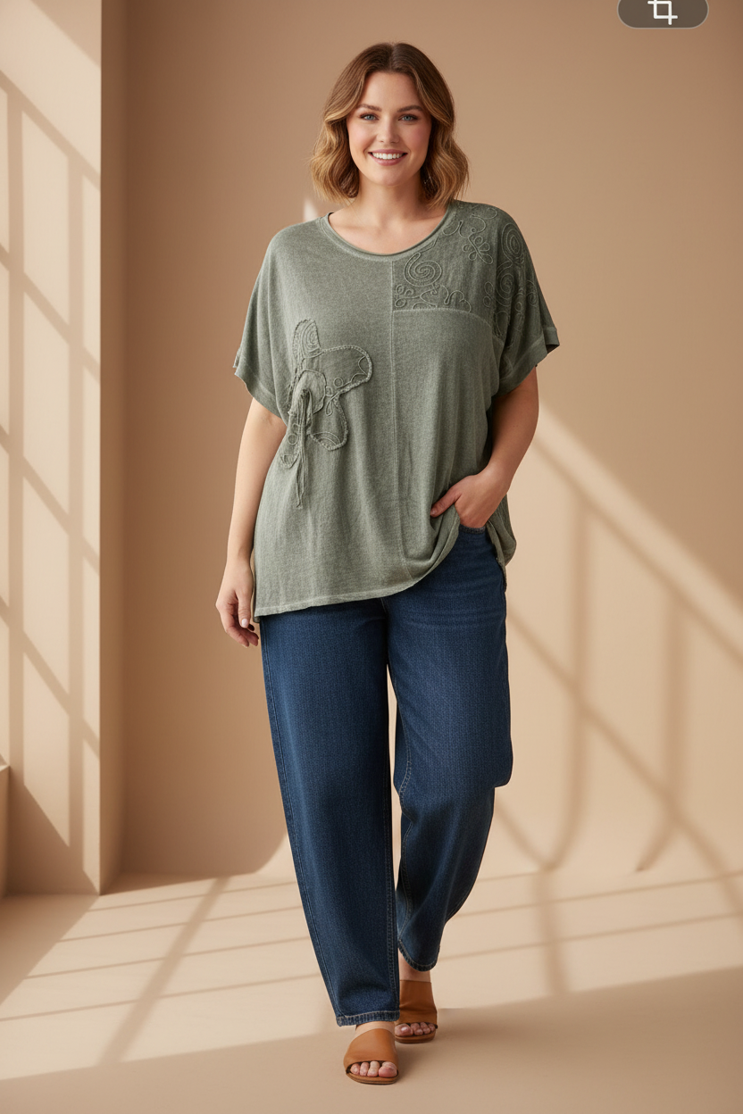 Маслено зелена блуза с бродерия на слон