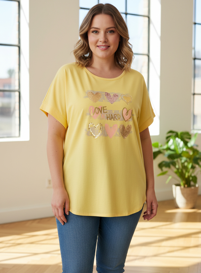 Жълта блуза с дънки