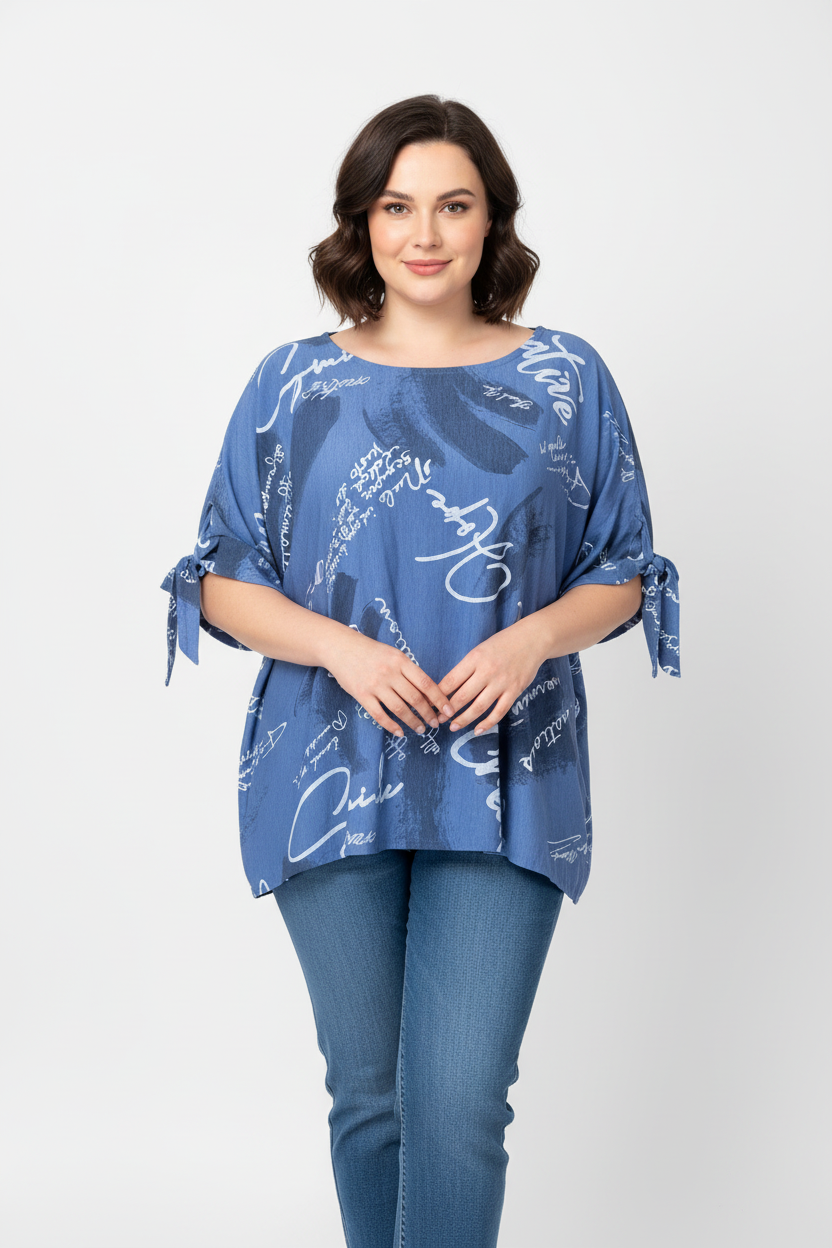 Синя блуза с надписи и дънки