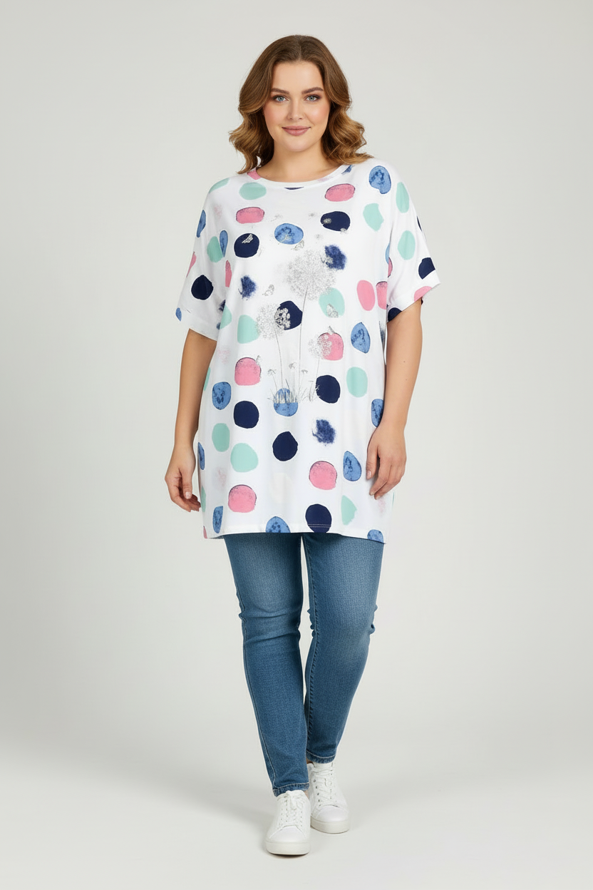 По-къса туника с точки и маратонки