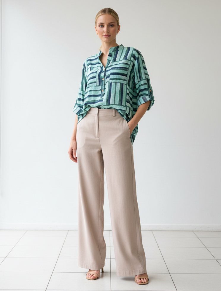 Раирана риза в зелено с бежов панталон