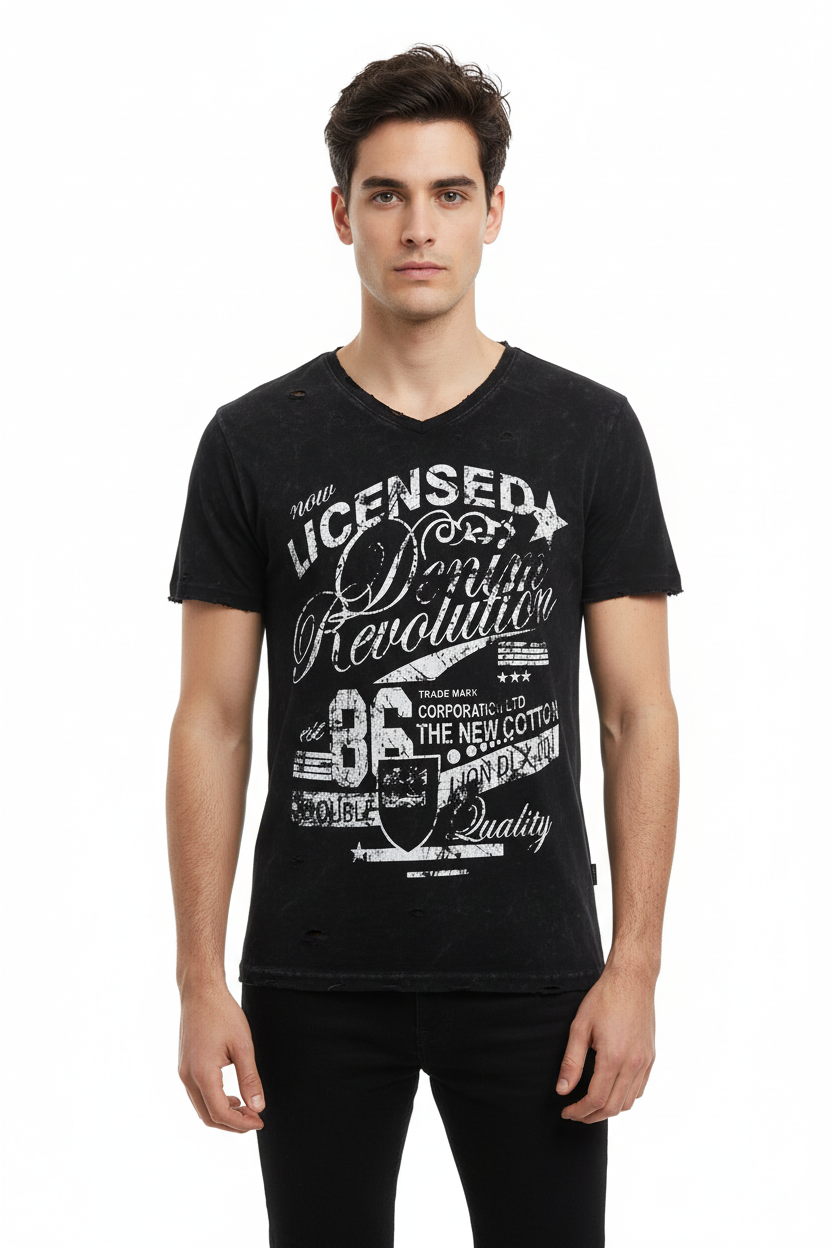 Мъж с черна тениска Licensed