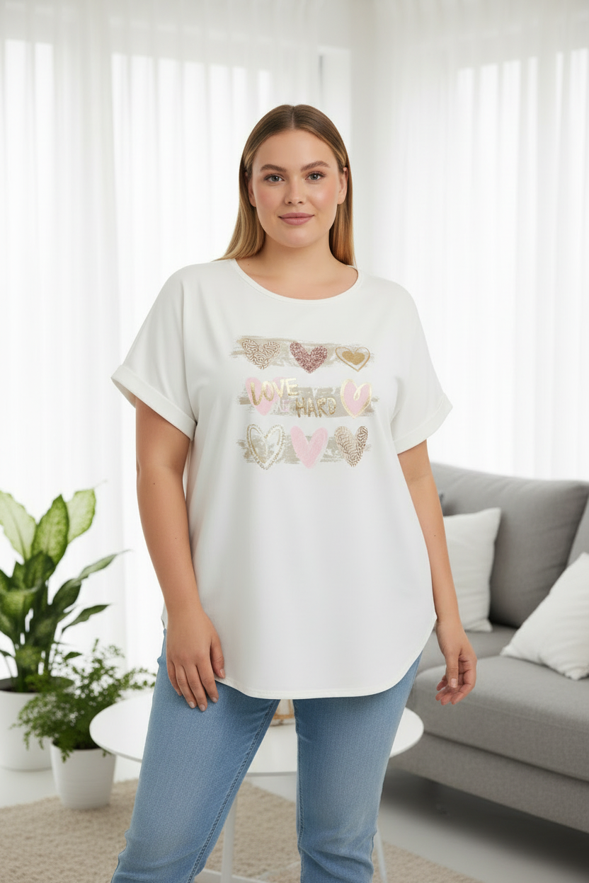 Бяла блуза Love Hard хол фон