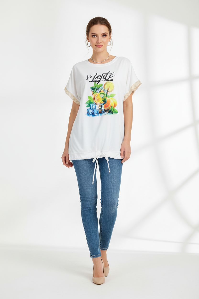 Модел с бяла блуза Mojito и дънки