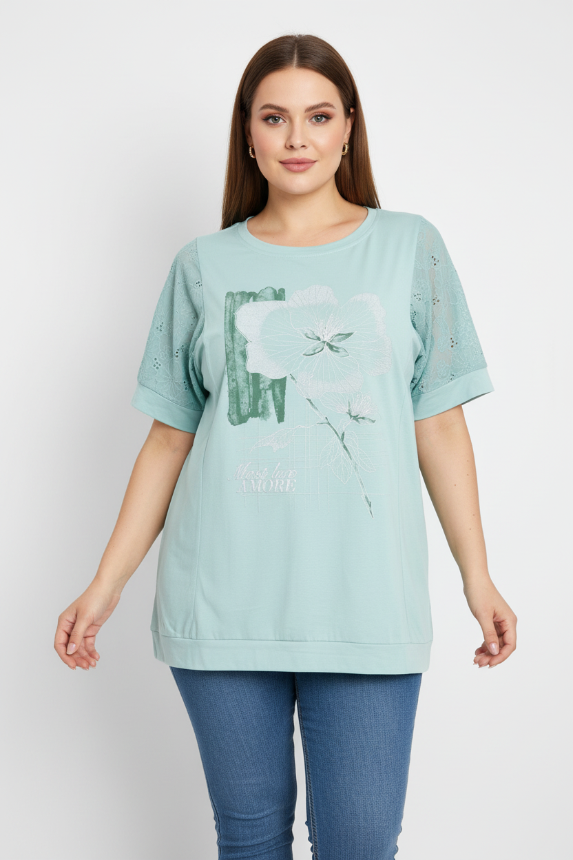 Мента блуза "Most lux AMORE" на по-едра жена с дънки
