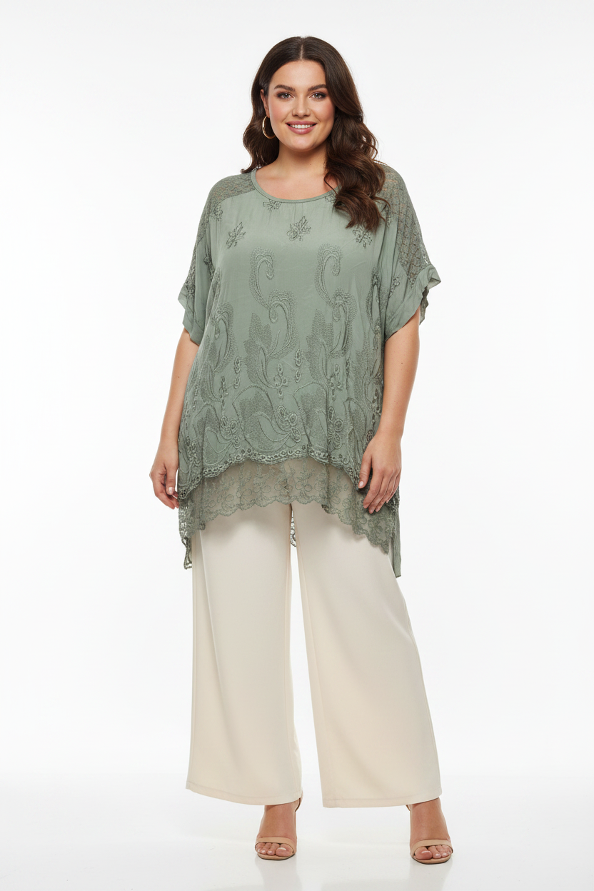 Sage green туника с широк бял панталон